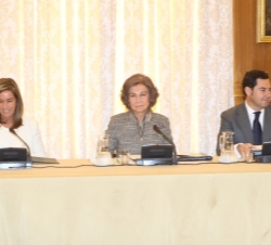 Doña Sofía junto a la ministra de Sanidad, Servicios Sociales e Igualdad, Ana Mato y el secretario de Estado de Servicios Sociales e Igualdad, Juan Ma